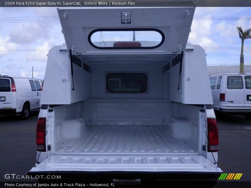 Oxford White / Medium Flint 2004 Ford F250 Super Duty XL SuperCab