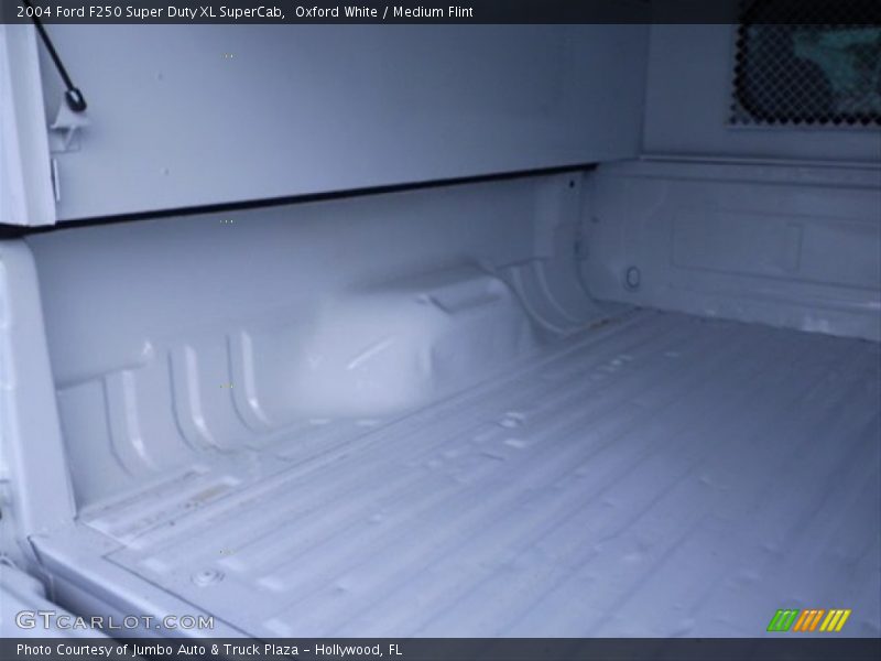 Oxford White / Medium Flint 2004 Ford F250 Super Duty XL SuperCab