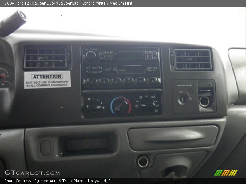 Oxford White / Medium Flint 2004 Ford F250 Super Duty XL SuperCab