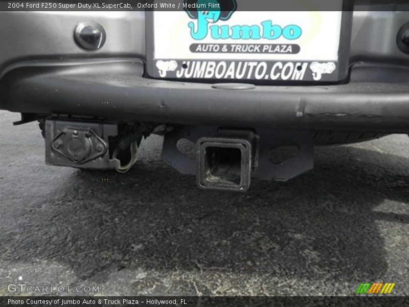 Oxford White / Medium Flint 2004 Ford F250 Super Duty XL SuperCab