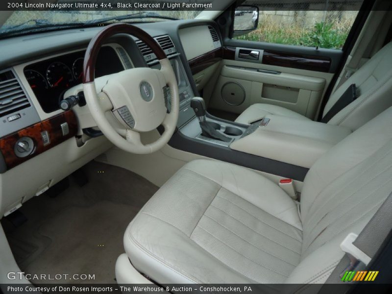 Black Clearcoat / Light Parchment 2004 Lincoln Navigator Ultimate 4x4