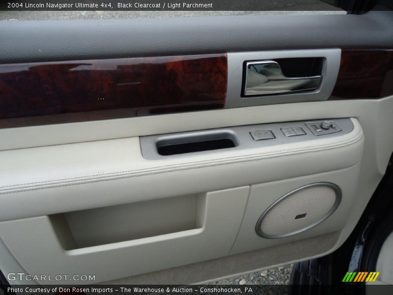 Black Clearcoat / Light Parchment 2004 Lincoln Navigator Ultimate 4x4