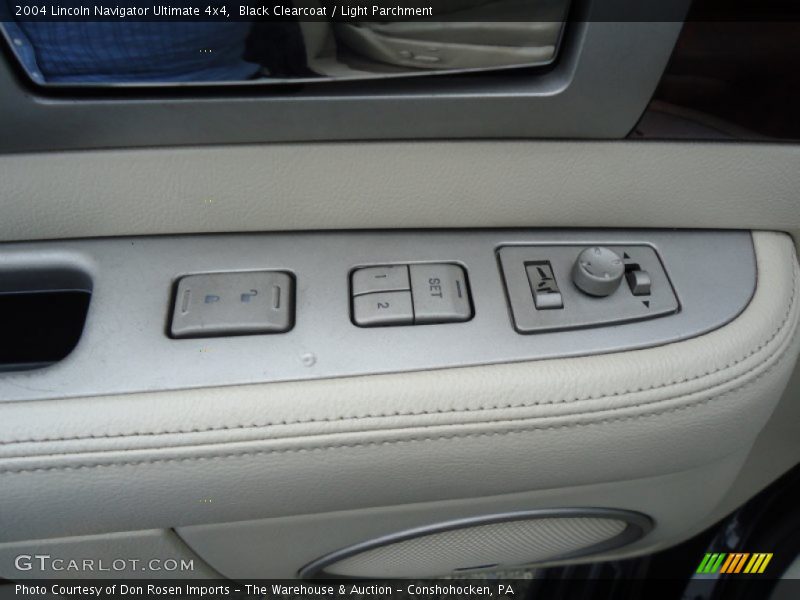 Black Clearcoat / Light Parchment 2004 Lincoln Navigator Ultimate 4x4