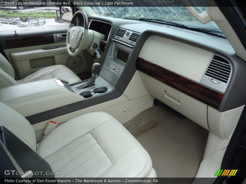 Black Clearcoat / Light Parchment 2004 Lincoln Navigator Ultimate 4x4
