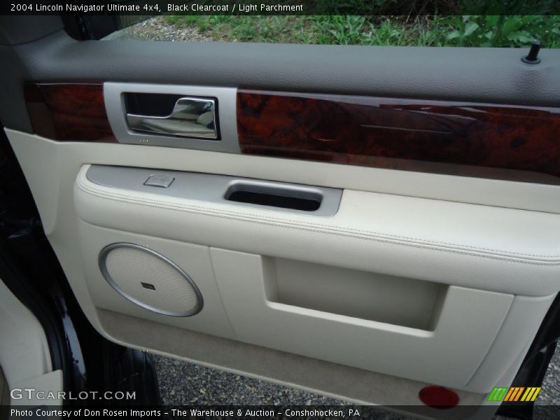 Black Clearcoat / Light Parchment 2004 Lincoln Navigator Ultimate 4x4