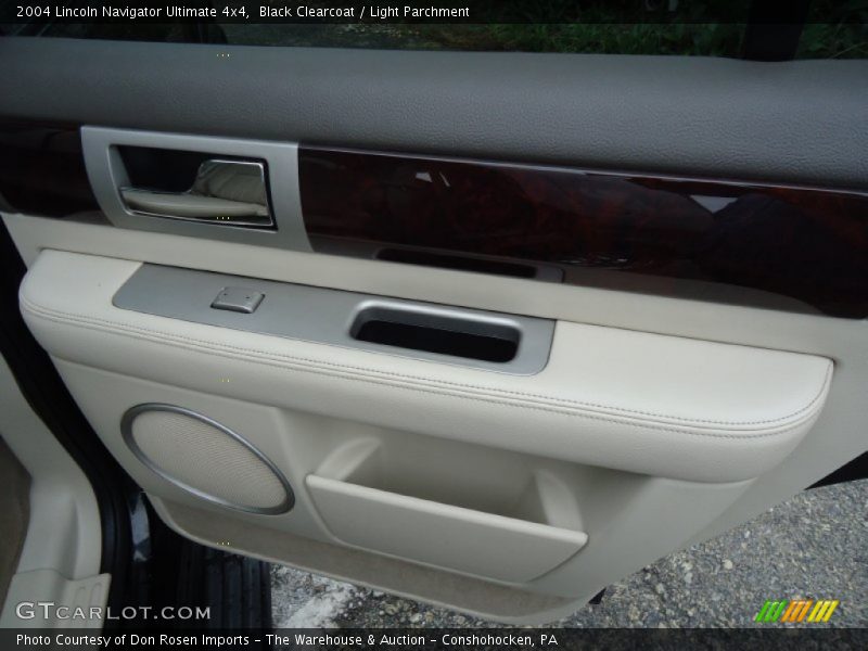 Black Clearcoat / Light Parchment 2004 Lincoln Navigator Ultimate 4x4
