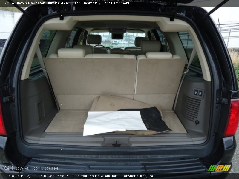 Black Clearcoat / Light Parchment 2004 Lincoln Navigator Ultimate 4x4