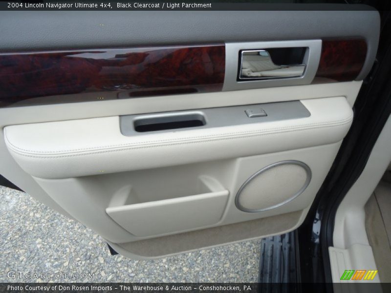 Black Clearcoat / Light Parchment 2004 Lincoln Navigator Ultimate 4x4