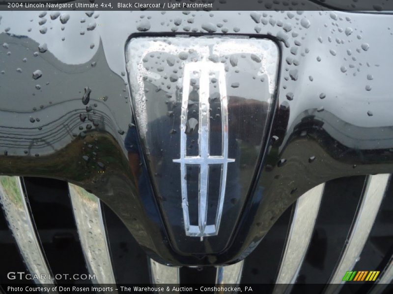 Black Clearcoat / Light Parchment 2004 Lincoln Navigator Ultimate 4x4