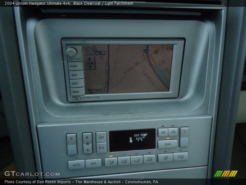 Black Clearcoat / Light Parchment 2004 Lincoln Navigator Ultimate 4x4
