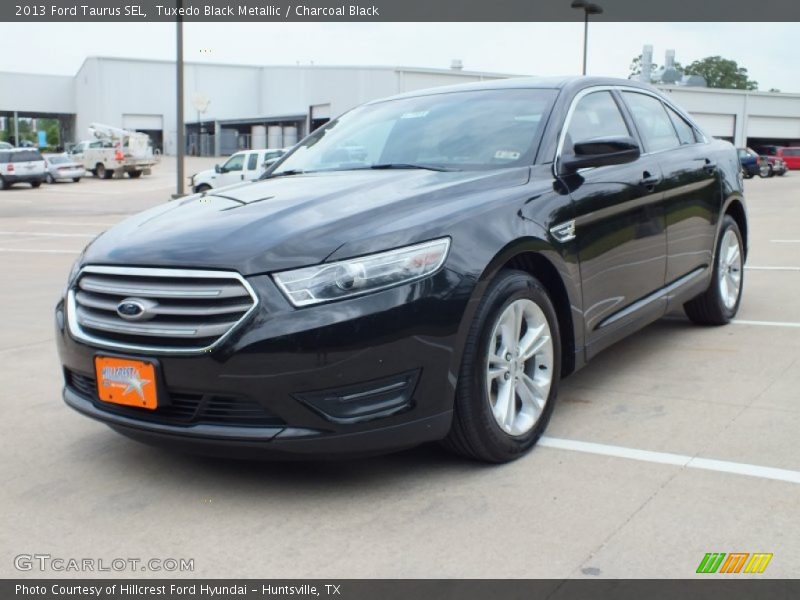 Tuxedo Black Metallic / Charcoal Black 2013 Ford Taurus SEL