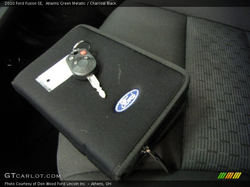 Atlantis Green Metallic / Charcoal Black 2010 Ford Fusion SE