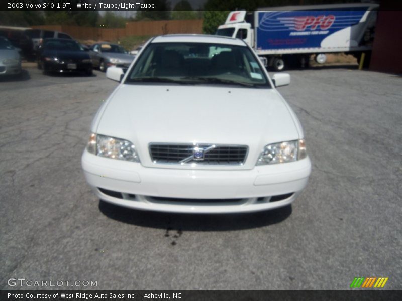 White / Taupe/Light Taupe 2003 Volvo S40 1.9T