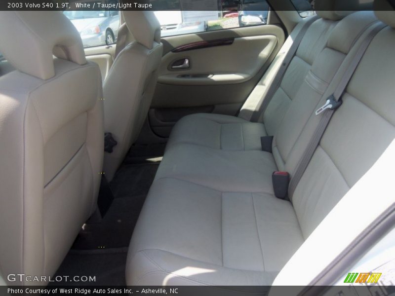 White / Taupe/Light Taupe 2003 Volvo S40 1.9T