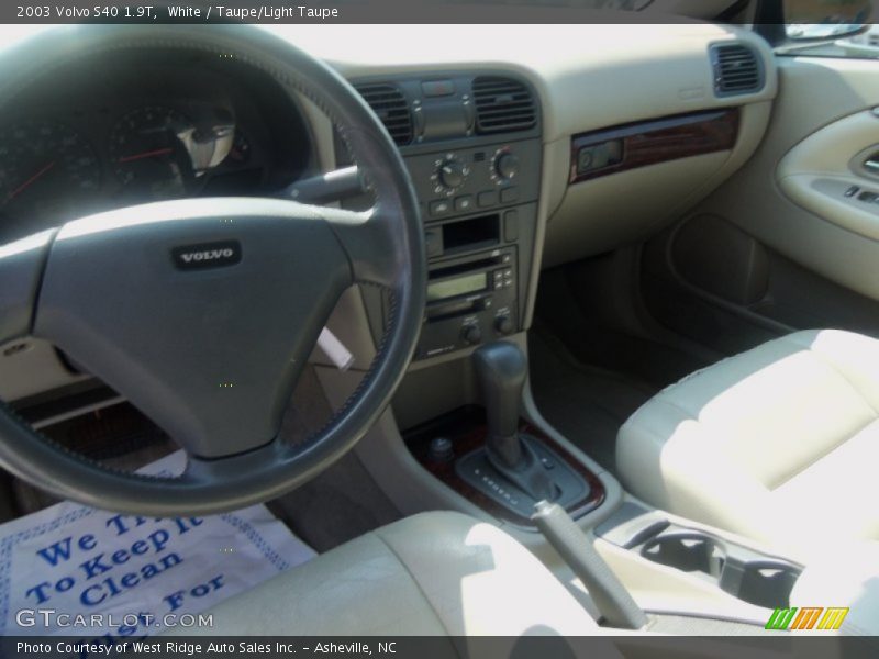 White / Taupe/Light Taupe 2003 Volvo S40 1.9T
