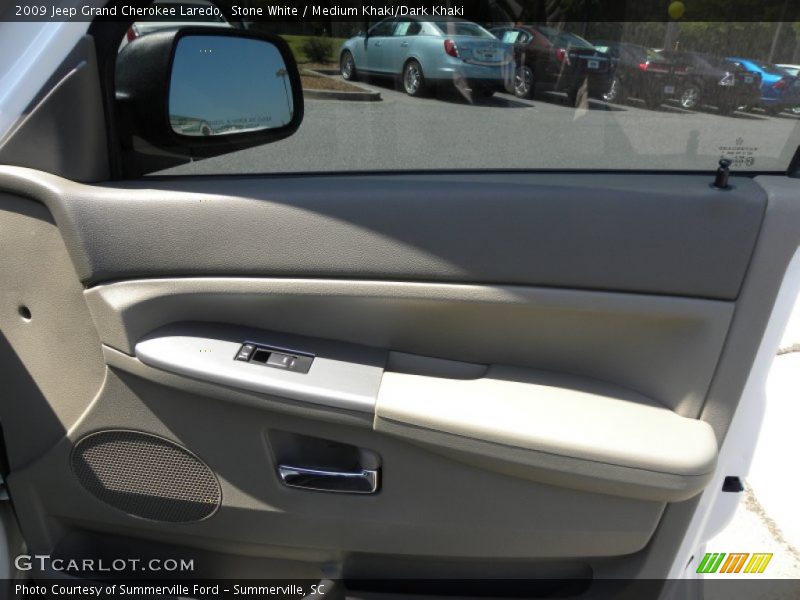 Stone White / Medium Khaki/Dark Khaki 2009 Jeep Grand Cherokee Laredo