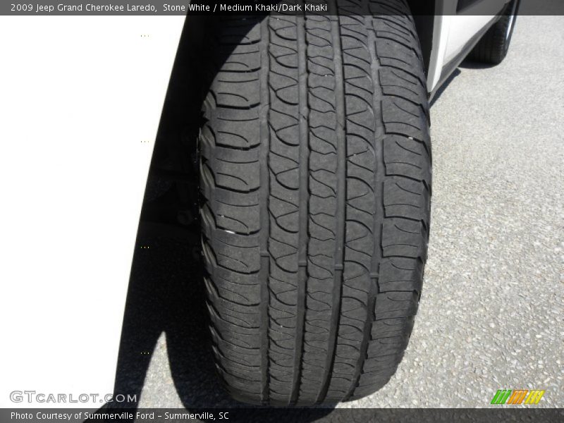 Stone White / Medium Khaki/Dark Khaki 2009 Jeep Grand Cherokee Laredo