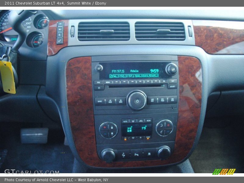 Summit White / Ebony 2011 Chevrolet Suburban LT 4x4