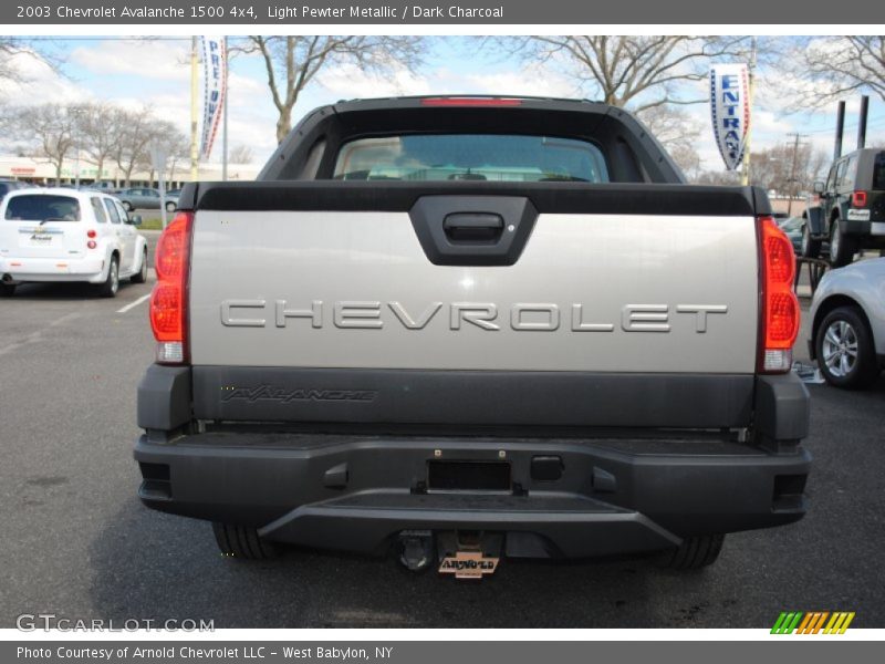 Light Pewter Metallic / Dark Charcoal 2003 Chevrolet Avalanche 1500 4x4
