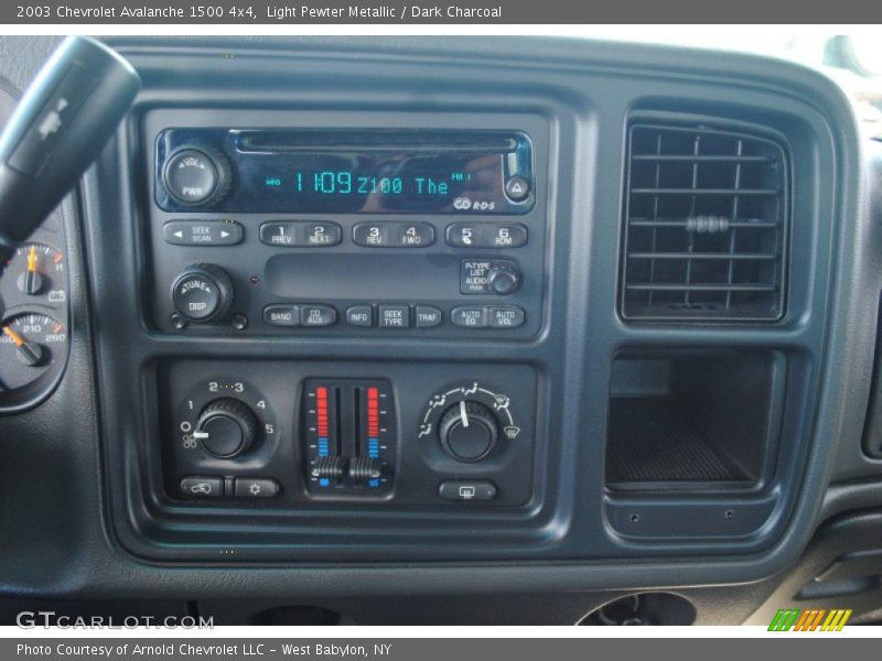 Light Pewter Metallic / Dark Charcoal 2003 Chevrolet Avalanche 1500 4x4