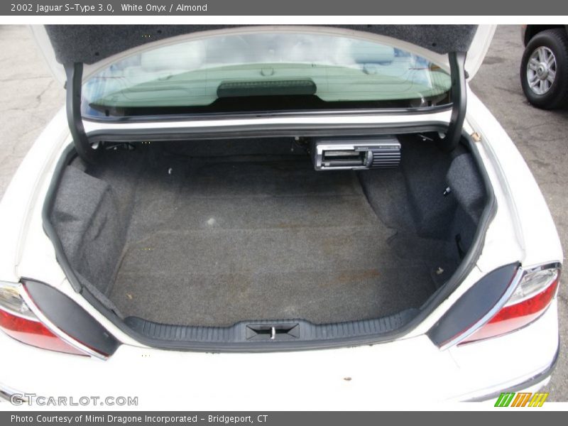 White Onyx / Almond 2002 Jaguar S-Type 3.0