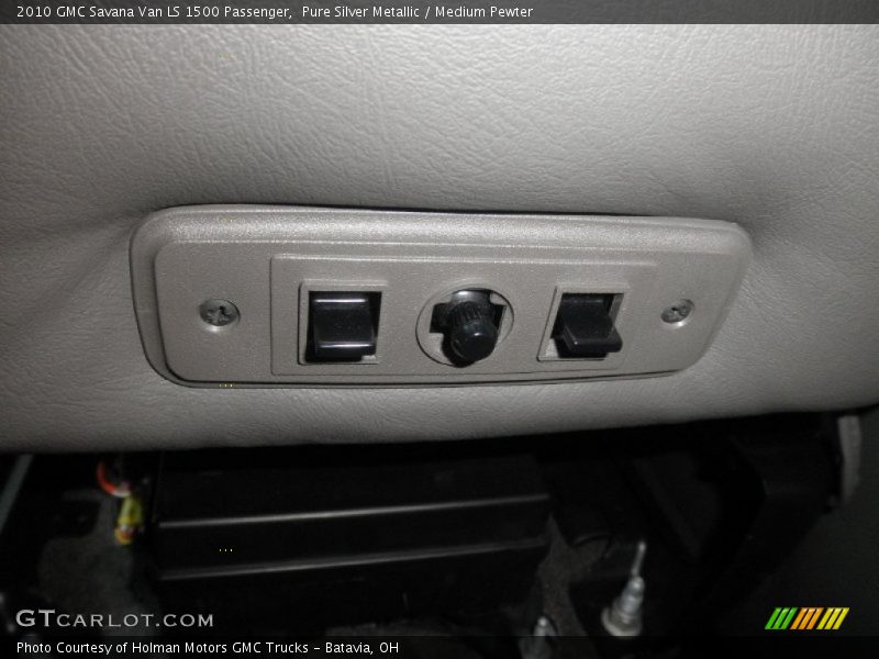 Pure Silver Metallic / Medium Pewter 2010 GMC Savana Van LS 1500 Passenger