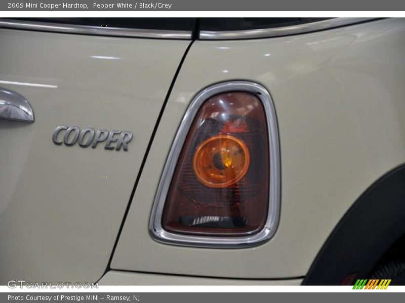 Pepper White / Black/Grey 2009 Mini Cooper Hardtop