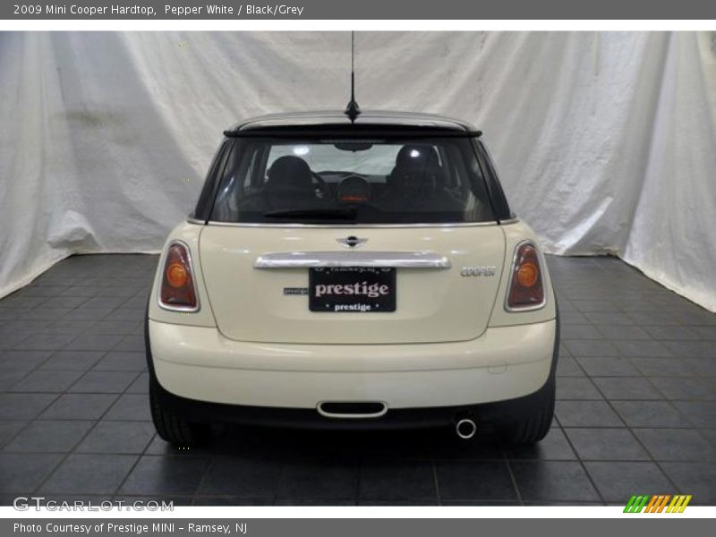 Pepper White / Black/Grey 2009 Mini Cooper Hardtop