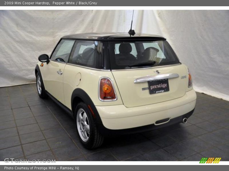 Pepper White / Black/Grey 2009 Mini Cooper Hardtop