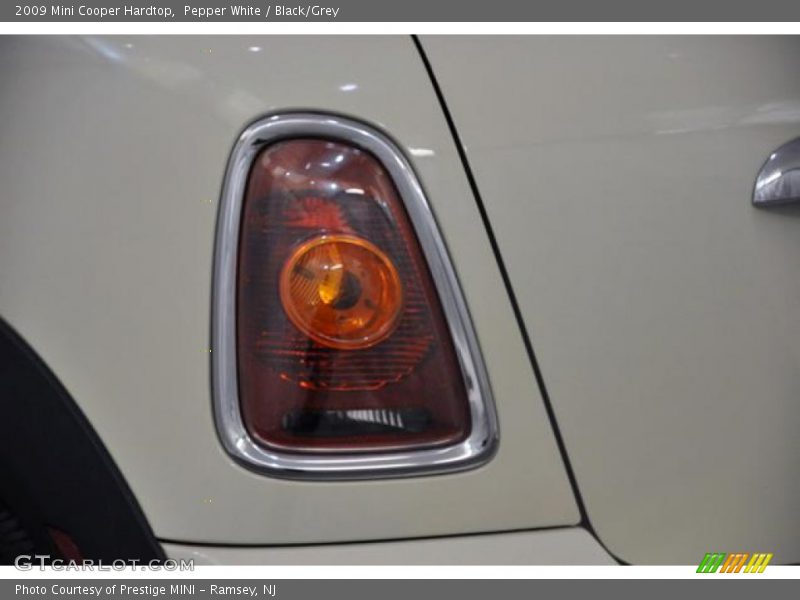 Pepper White / Black/Grey 2009 Mini Cooper Hardtop