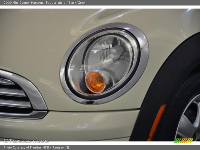 Pepper White / Black/Grey 2009 Mini Cooper Hardtop