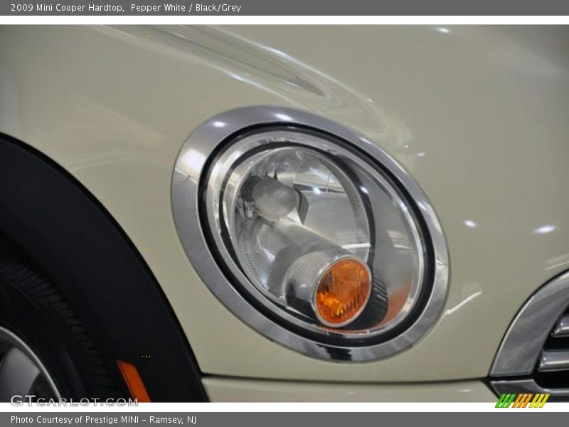 Pepper White / Black/Grey 2009 Mini Cooper Hardtop