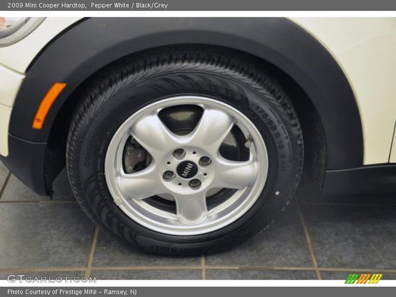 Pepper White / Black/Grey 2009 Mini Cooper Hardtop