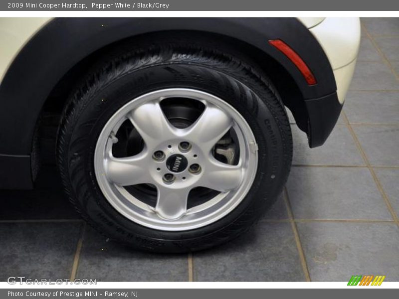 Pepper White / Black/Grey 2009 Mini Cooper Hardtop