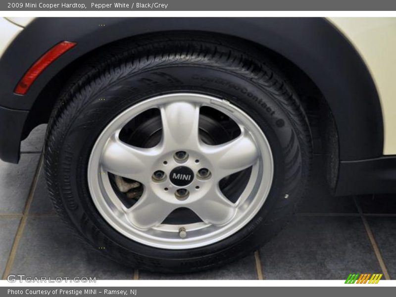 Pepper White / Black/Grey 2009 Mini Cooper Hardtop