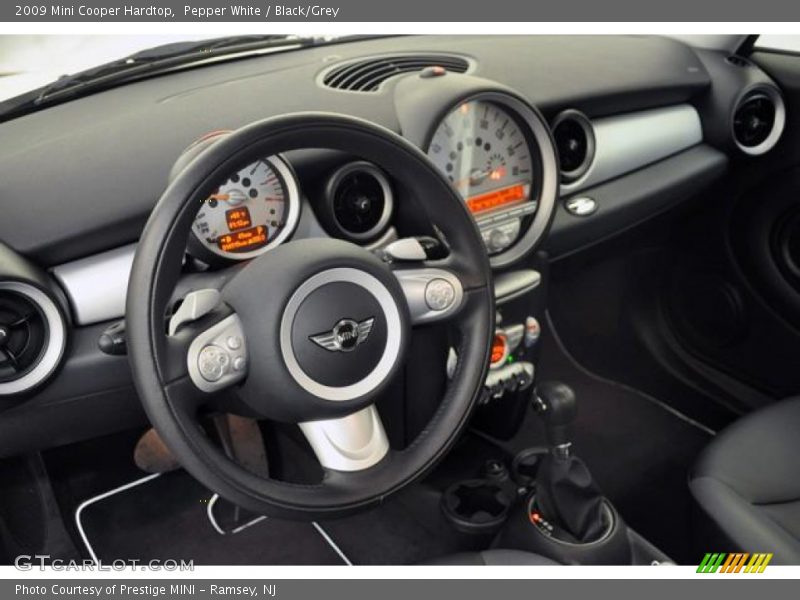 Pepper White / Black/Grey 2009 Mini Cooper Hardtop