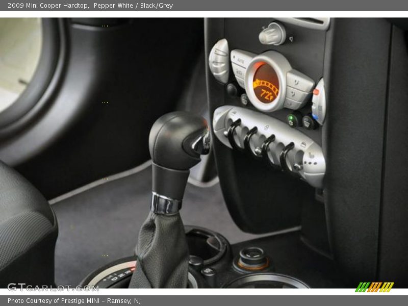 Pepper White / Black/Grey 2009 Mini Cooper Hardtop