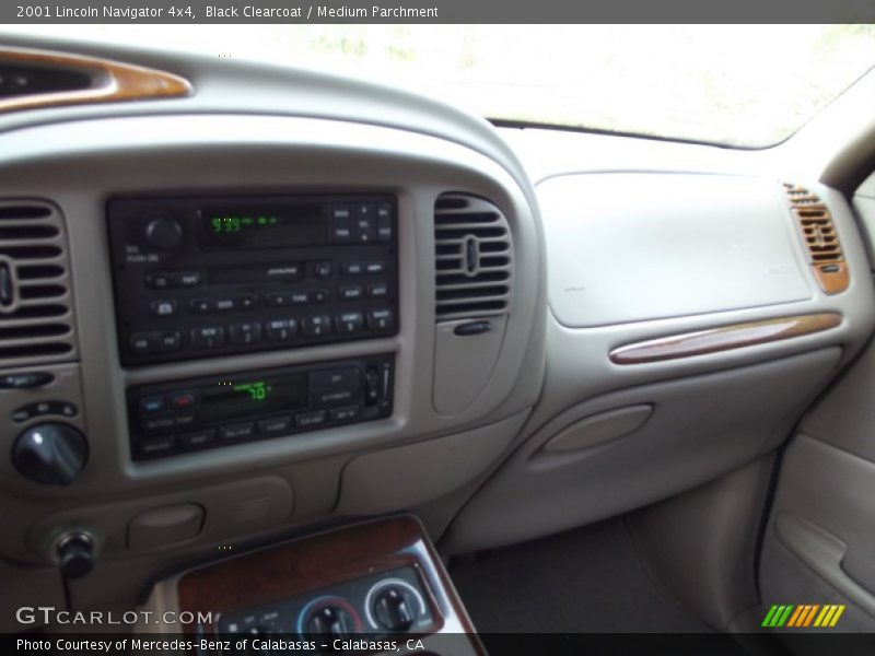 Black Clearcoat / Medium Parchment 2001 Lincoln Navigator 4x4