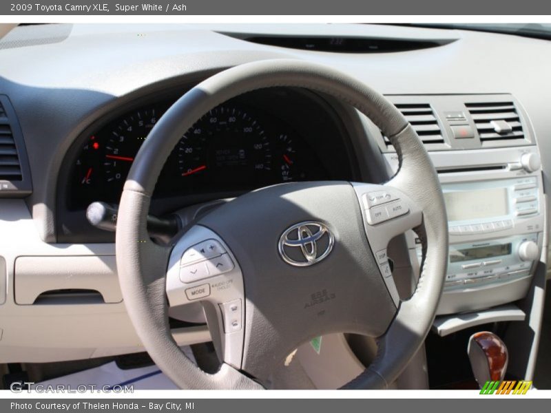 Super White / Ash 2009 Toyota Camry XLE