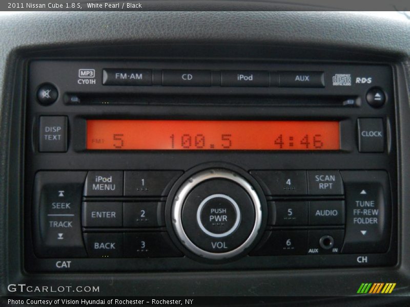 White Pearl / Black 2011 Nissan Cube 1.8 S