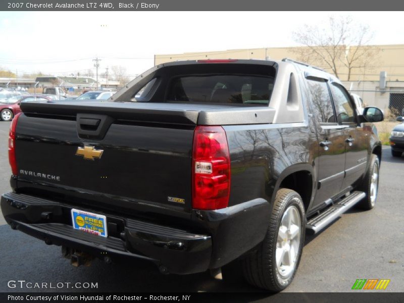 Black / Ebony 2007 Chevrolet Avalanche LTZ 4WD