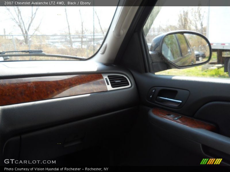 Black / Ebony 2007 Chevrolet Avalanche LTZ 4WD