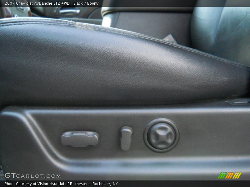 Black / Ebony 2007 Chevrolet Avalanche LTZ 4WD