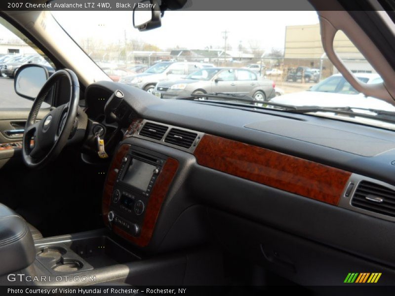 Black / Ebony 2007 Chevrolet Avalanche LTZ 4WD