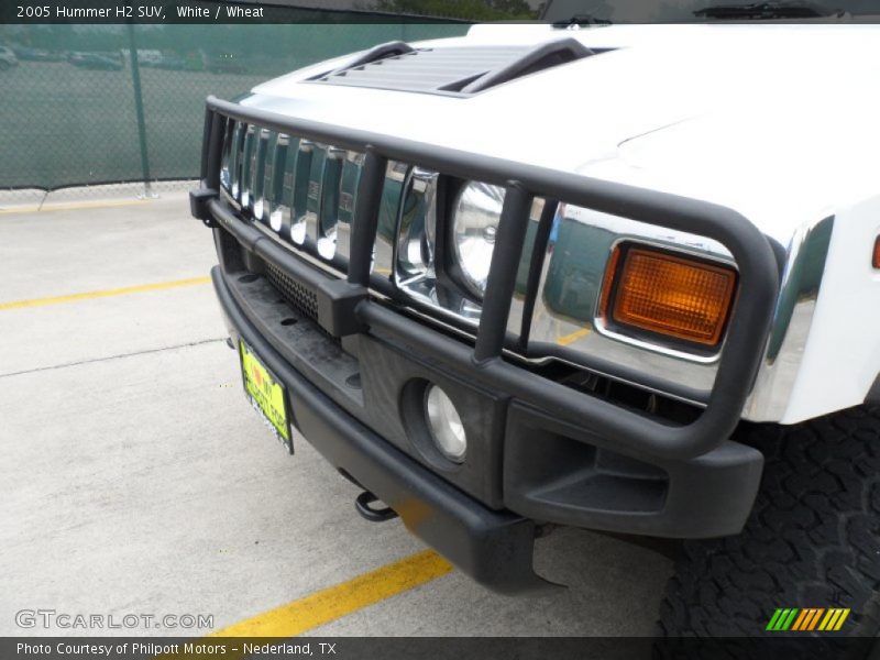 White / Wheat 2005 Hummer H2 SUV