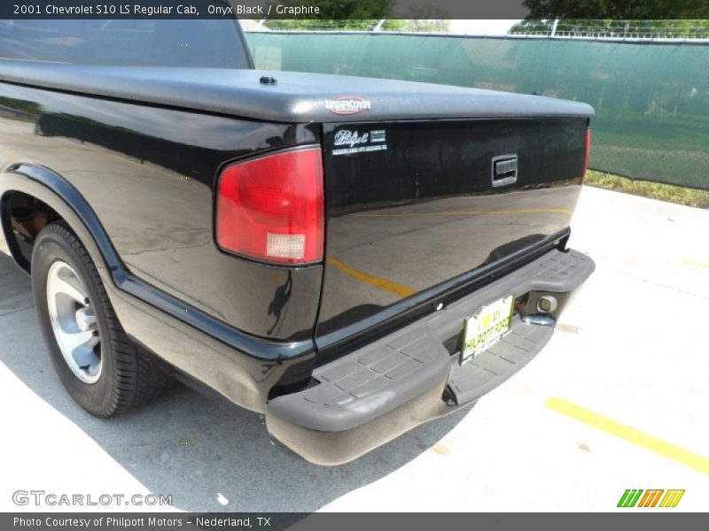 Onyx Black / Graphite 2001 Chevrolet S10 LS Regular Cab