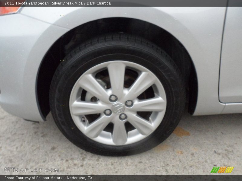 Silver Streak Mica / Dark Charcoal 2011 Toyota Yaris Sedan