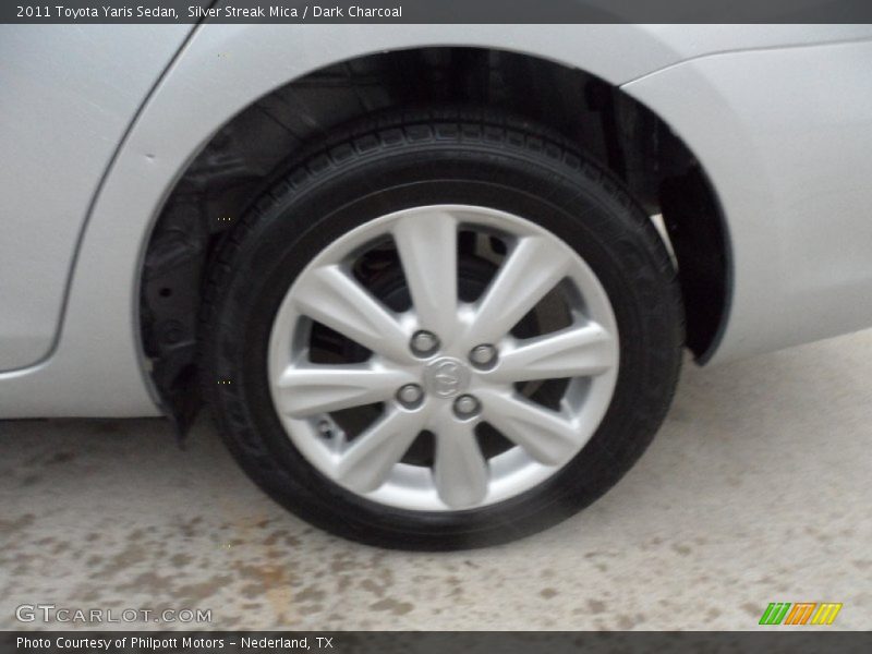 Silver Streak Mica / Dark Charcoal 2011 Toyota Yaris Sedan