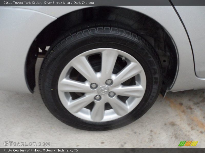 Silver Streak Mica / Dark Charcoal 2011 Toyota Yaris Sedan