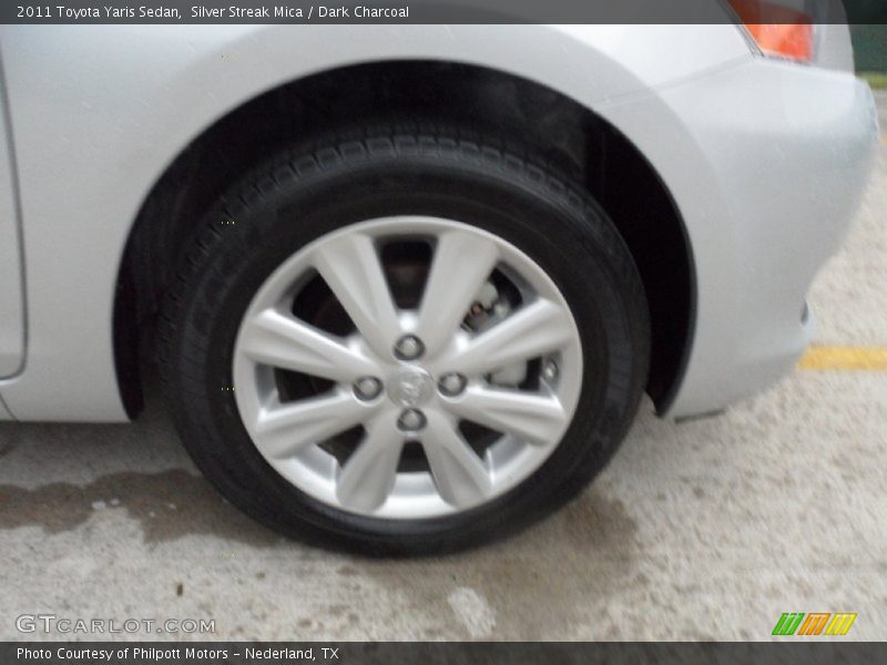Silver Streak Mica / Dark Charcoal 2011 Toyota Yaris Sedan